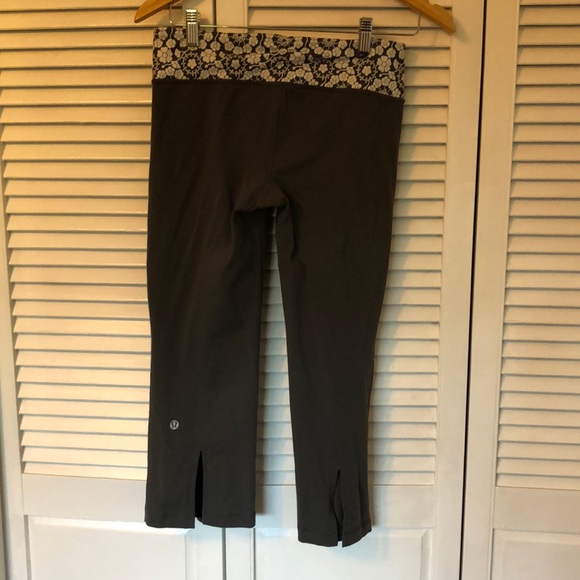 Like new gather and crow capris lululemon size 6 - Picture 4 of 6